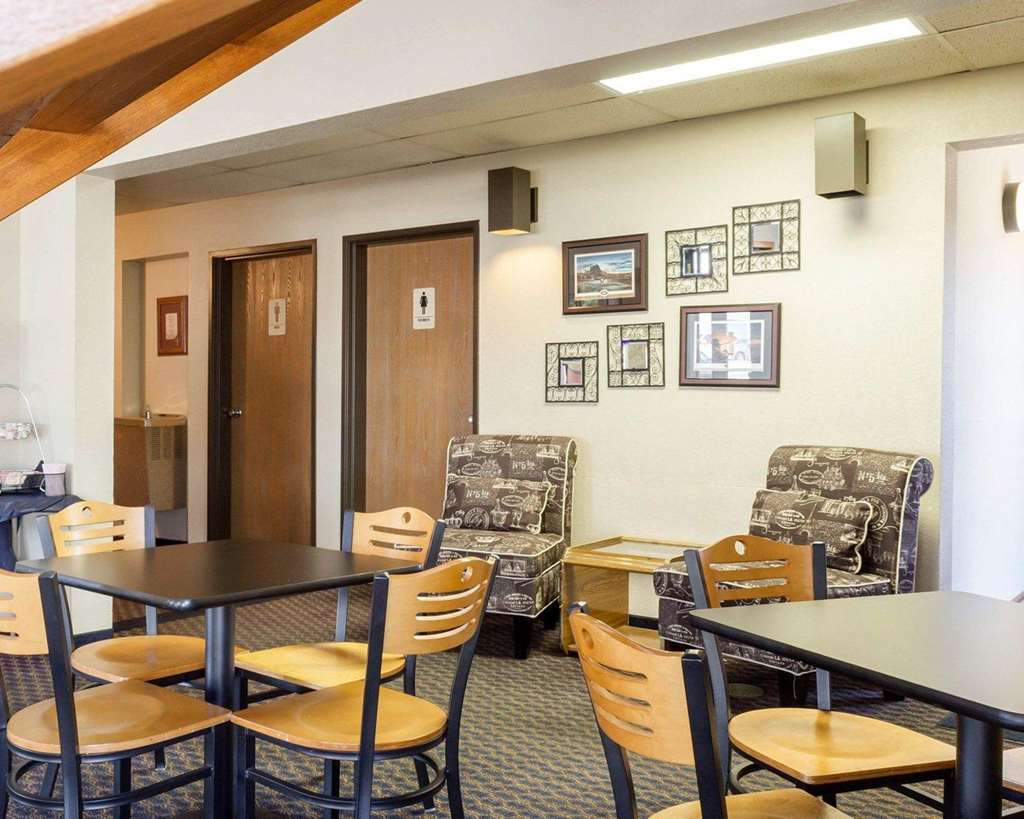 Econo Lodge Watertown Restaurant photo